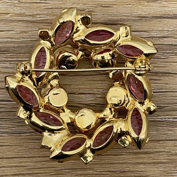 Juliana Brooch Delizza Elster Pink Crystal Rhinestones Wreath Gold Pin - Picture 3 of 4